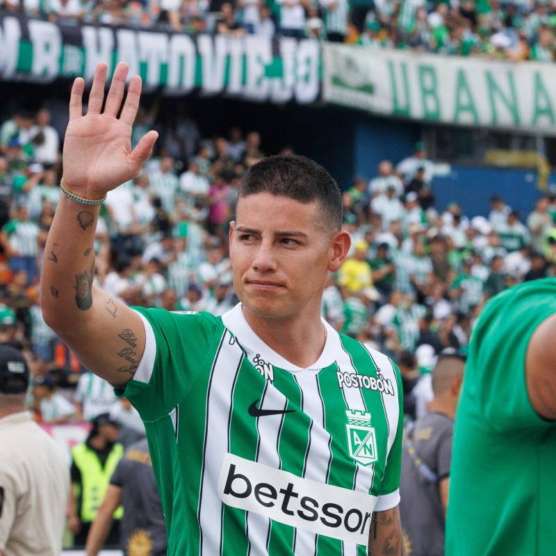 James Rodríguez durante su presentación a los hinchas verdolagas. FOTO CAMILO SUÁREZ