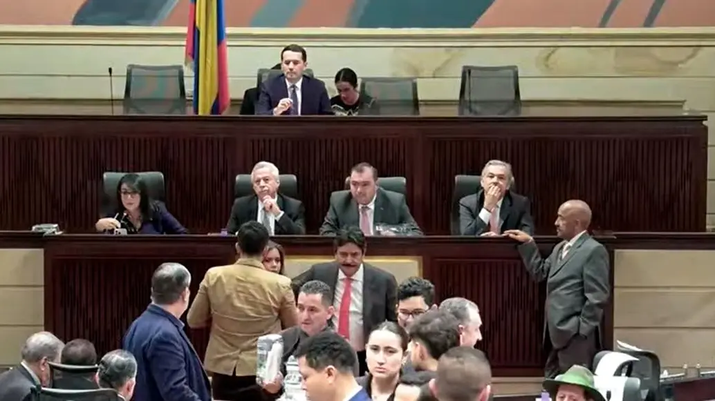 A las 5 y 46 de la tarde, con el llamado a lista, las Comisiones Económicas Conjuntas del Congreso retomaron la discusión del proyecto de reforma tributaria. FOTO tomada de YouTube