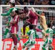 Este es el momento del gran salto de Nelson Deossa para ganar el balón en el aire, superando además a los rivales Jude Bellingham e Ibrahima Konaté, quienes no pudieron impedir el cabezazo del colombiano.<b> </b>FOTO TOMADA INSTAGRAM