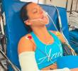 Alejandra Lara tras recibir la atención médica después de su impresionante lesión. FOTO INSTAGRAM ALEJANDRA LARA