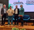Este es el momento en el que el reportero gráfico de EL COLOMBIANO, Julio César Herrera, recibió el reconocimiento por parte de la constructora Capital. FOTO: CORTESÍA