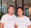 Sebastián Cárdenas y Daniel Castrillón, amigos desde el colegio, convirtieron su relación en una sociedad para emprender en el sector fintech. FOTO CORTESÍA