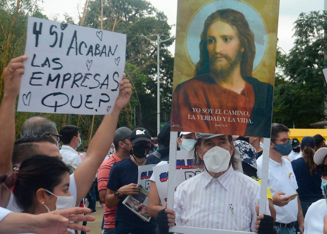 La marcha llegó a ritmo de arengas hasta la Plazoleta Jairo Varela, frente al Centro Administrativo Municipal. Foto José Luis Guzmán, El País de Cali 