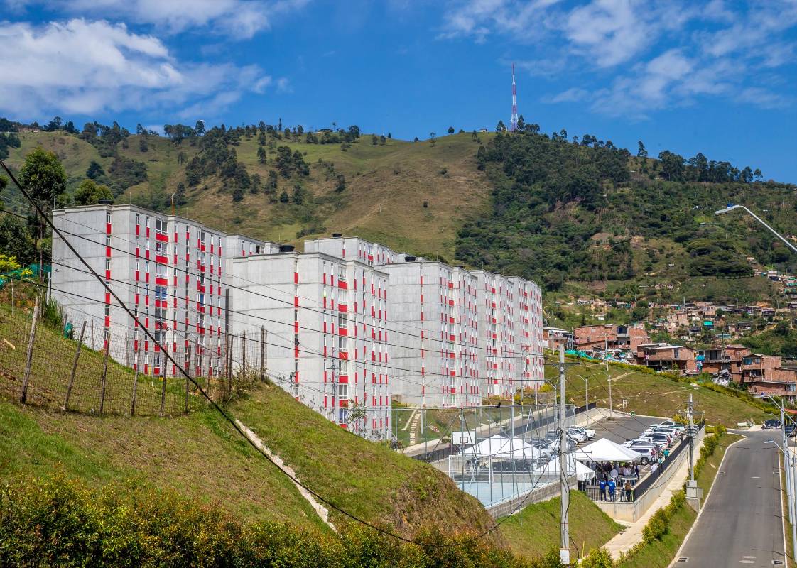 Algunas familias beneficiadas con el subsidio ya adquirieron apartamentos en el proyecto Siembra de Bello. Foto Juan Antonio Sánchez Ocampo