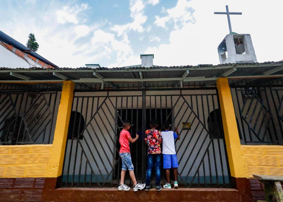 La Parroquia Misionera Infancia de Jesús está ubicada en el barrio Manrique, Altos de la Cruz, zona Nororiental de Medellín. 
