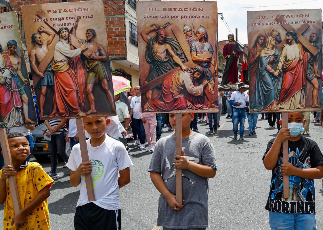 Los jóvenes de diferentes barrios también se sumaron a la celebración. Foto: Manuel Saldarriaga Quintero.