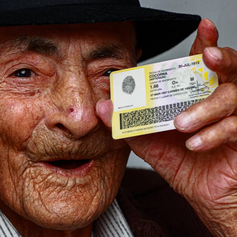 Cuando se le pregunta por el secreto de su longevidad, Don Julio no apela a dietas estrictas ni a fórmulas complejas. Su respuesta es tan sencilla como profunda: la dicha y la alegría de vivir. Foto: Manuel Saldarriaga Quintero.