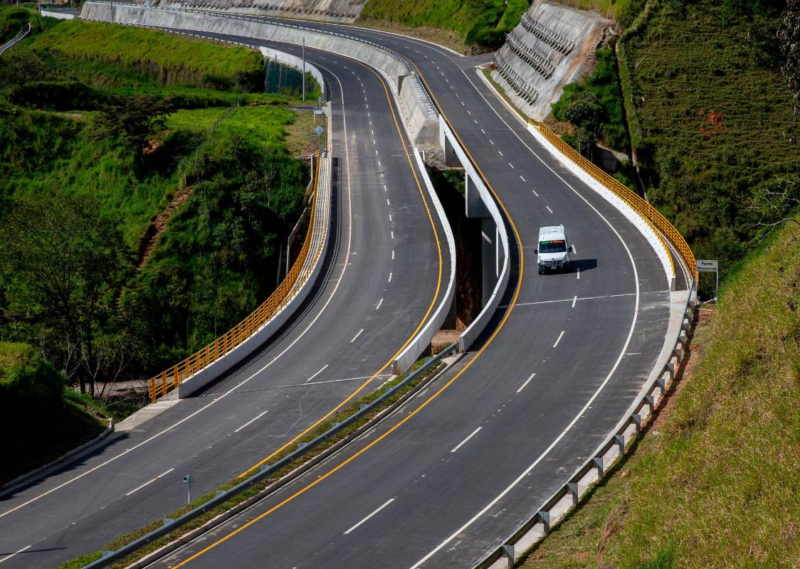 La autopista contempla 24,3 km nuevos entre la Pradera y Cisneros, el nuevo túnel de la Quiebra (dos tubos de 4,3 km cada uno ). Foto Juan Antonio Sánchez Ocampo
