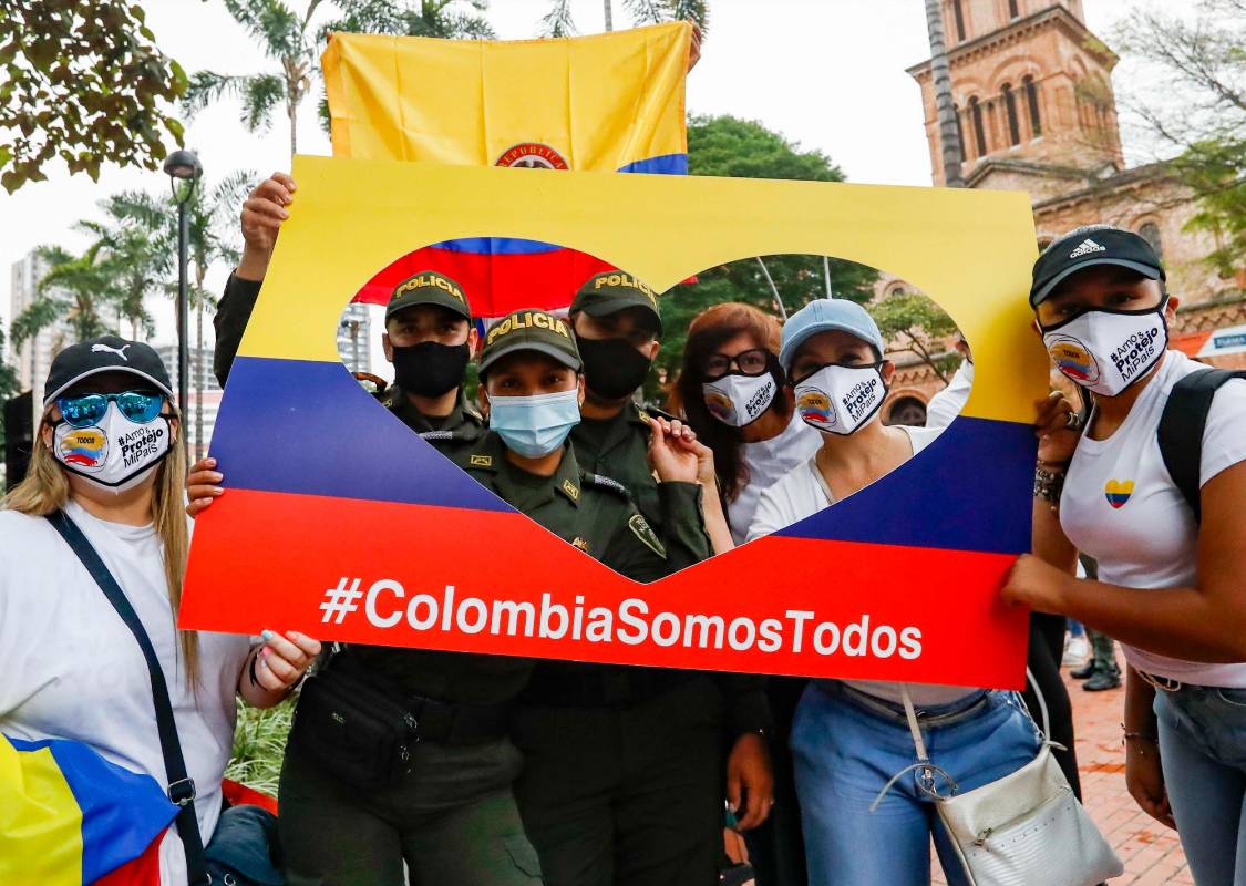 La movilización recorrió la avenida El Poblado para llegar al Parque de los Pies Descalzos, donde terminó sobre el mediodía. Foto: Manuel Saldarriaga Quintero.