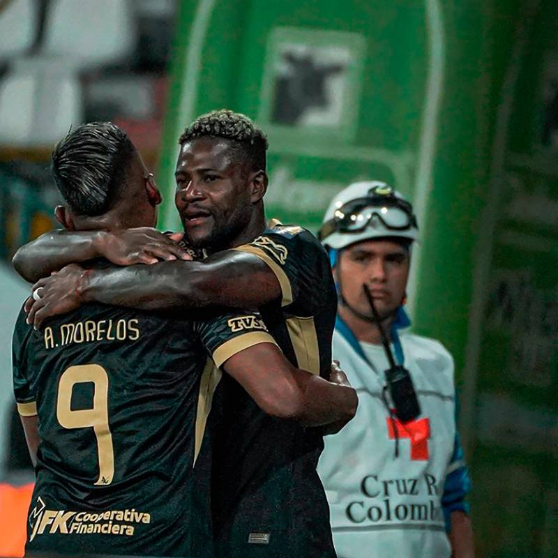 En la imagen aparecen celebrando la anotación del primer gol, Dayro Asprilla y Alfredo Morelos, FOTO: Nacional