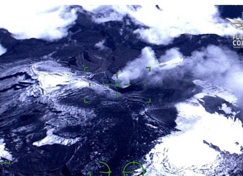 En video: las impresionantes imágenes desde el aire del volcán Nevado del Ruiz