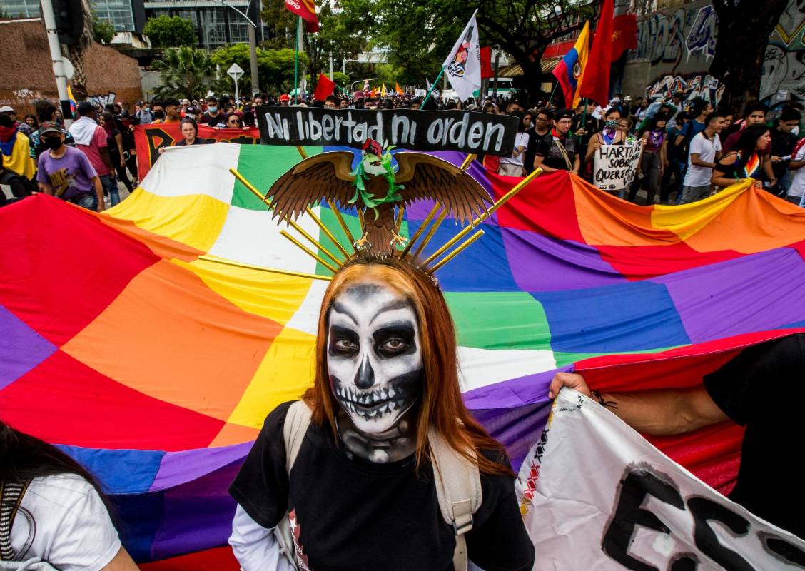Algunos manifestantes resaltaron por la originalidad en la forma como alzaron su voz de protesta en la jornada. Foto: JULIO CÉSAR HERRERA