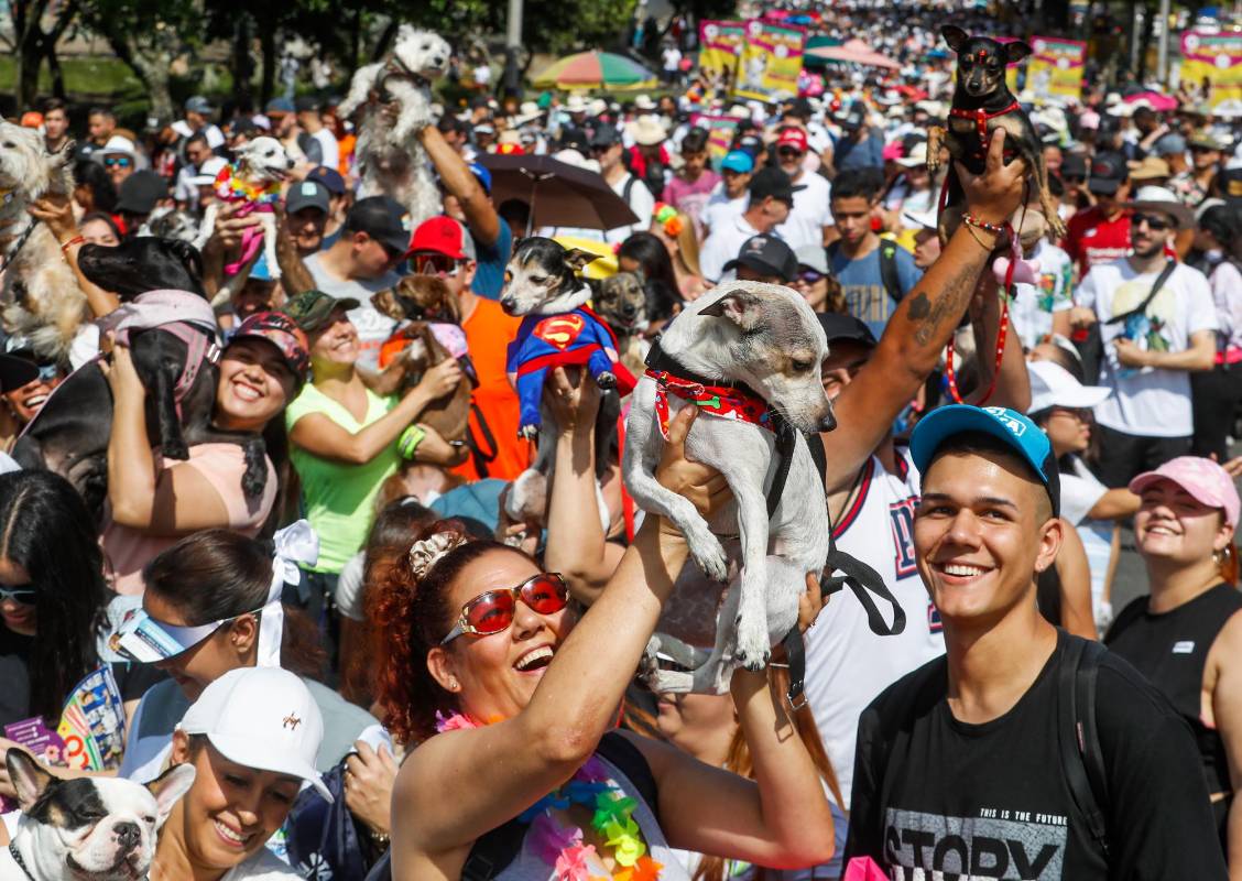 El desfile regresó a las calles tras dos años de ausencia por pandemia. Foto: MANUEL SALDARRIAGA QUINTERO.
