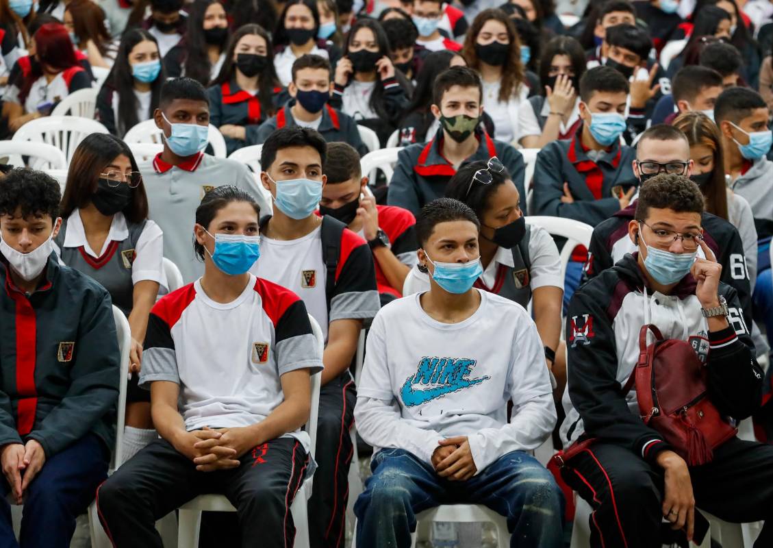 Ni la escalada de casos por la variante ómicron, que tiene al departamento y parte del país ad portas de picos epidemiológicos, caló en el Ministerio de Salud. La presencialidad era urgente, según la cartera. FOTO MANUEL SALDARRIAGA