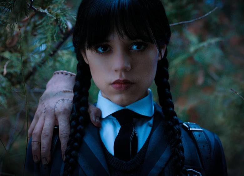 Jenna Ortega es la protagonista de Merlina, la nueva serie de la familia Addams dirigida por Tim Burton. FOTO Cortesía Netflix