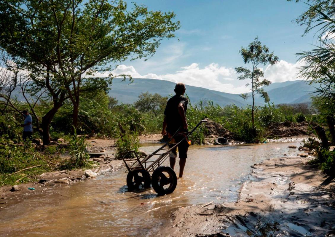 Los caminos clandestinos son la única alternativa para cruzar. Foto: Camilo Suárez