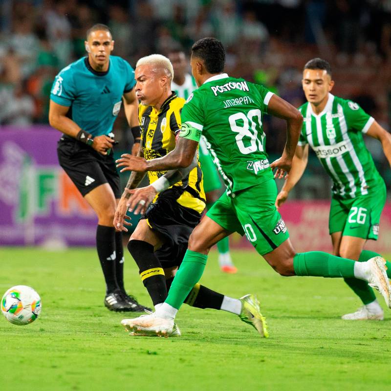 El arquero argentino Franco Armani, de 39 años, fue recibido por cerca de 20.000 personas que asistieron al Atanasio Girardot para ver el encuentro amistoso entre su club y Deportivo Táchira. FOTO camilo suárez 