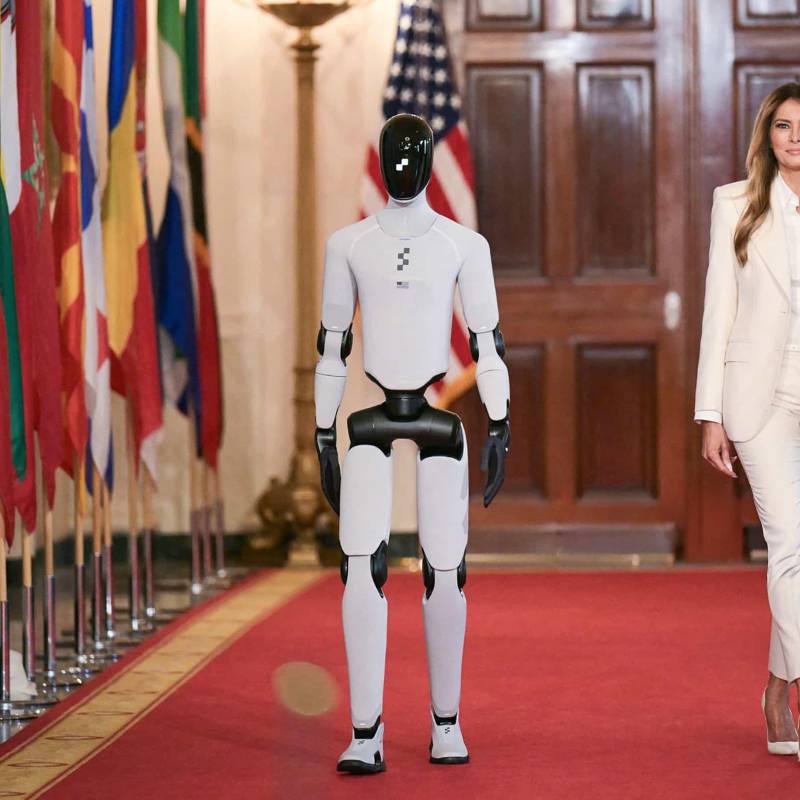 Esta fue la curiosa aparición de Melania Trump con un robot humanoide en la Casa Blanca. FOTO: AFP