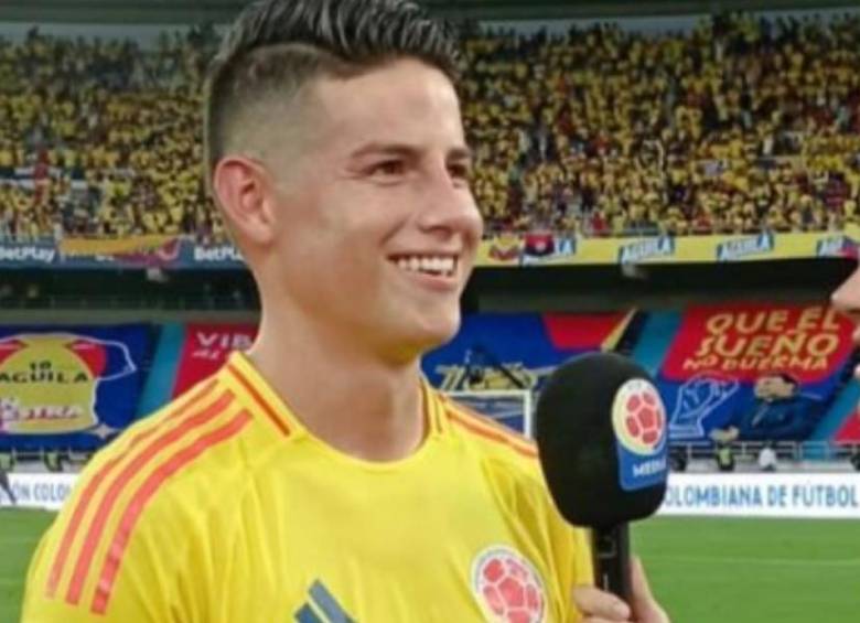 El momento en el que un periodista no puede contener la emoción de entrevistar a James Rodríguez tras su triunfo contra Argentina en las eliminatorias del Mundial. FOTO: Instagram @fcfseleccioncol