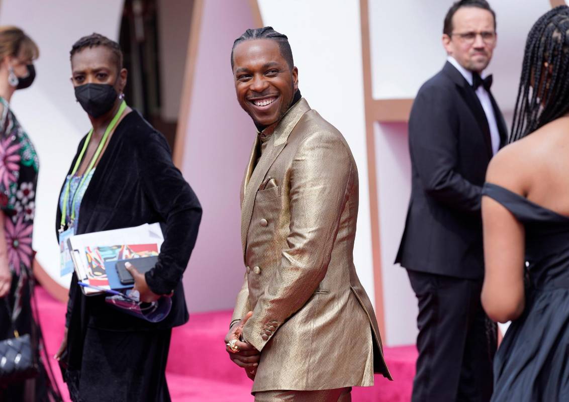 El nominado a Mejor actor de reparto Leslie Odom Jr. en esta gala en la que los invitados estuvieron en cuarentena y han sido sometidos a varias pruebas de hisopado. FOTO EFE