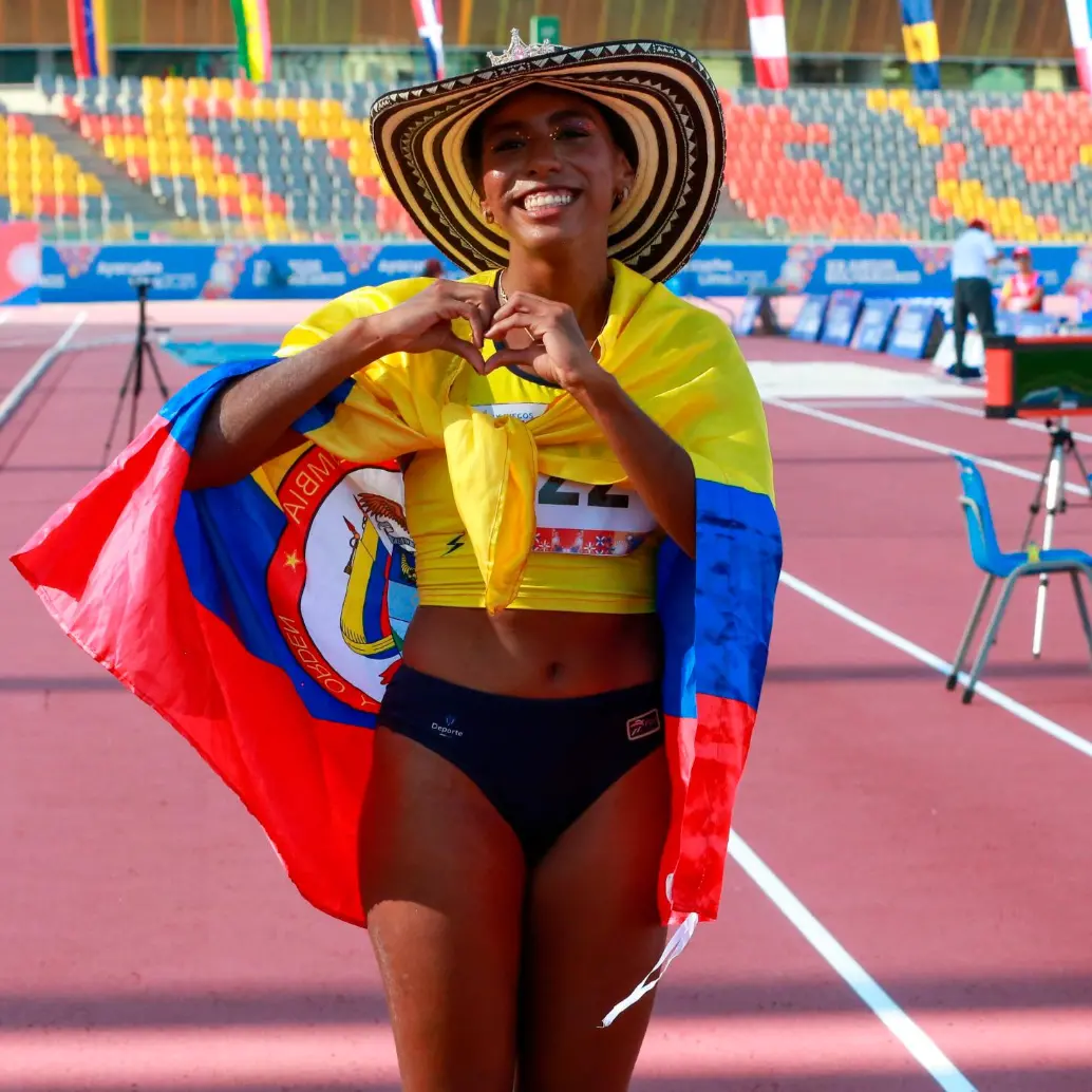 Natalia Linares alcanzó el récord nacional de Caterine Ibargüen y alcanzó el oro en salto largo. Foto: COC. 