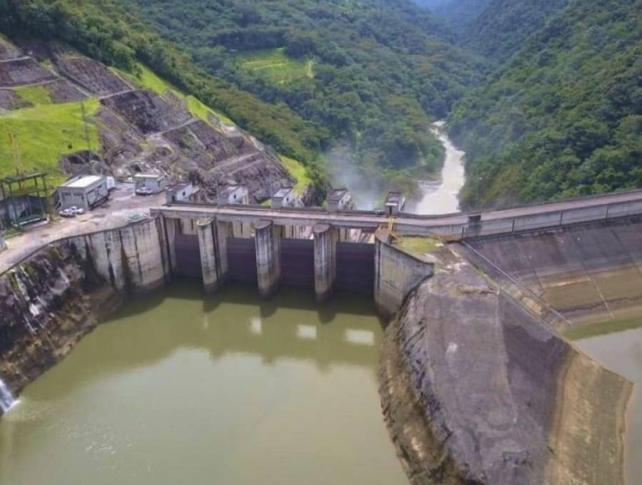 El puesto de Policía de Porce III, en jurisdicción de Guadalupe, Norte de Antioquia, fue atacado con drones cargados con explosivos este viernes 7 de agosto durante la jornada de posesión presidencial. Once uniformados custodian esa infraestructura estratégica de EPM. FOTO cortesía EPM