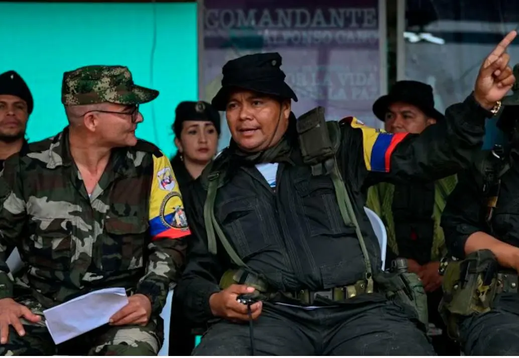 Néstor Gregorio Vera Fernández (“Iván Mordisco”) y Alexánder Díaz Mendoza (“Calarcá”) fueron socios hasta 2023; después, enemigos a muerte. FOTO: AFP.