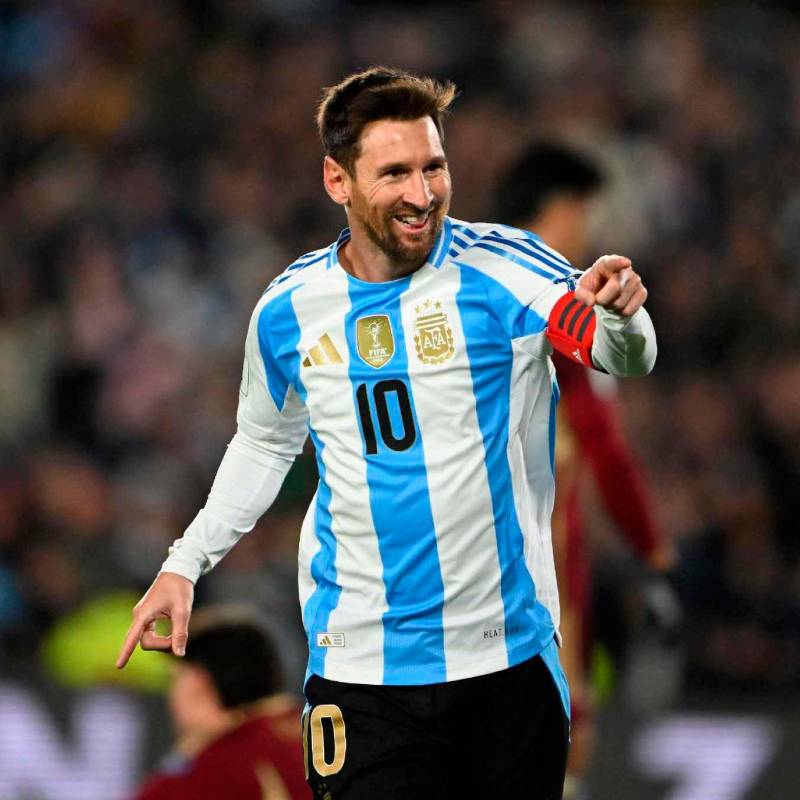Lionel Messi, a sus 38 años marcó doblete con Argentina ante Venezuela, en el qu e sería su último partido por Eliminatoria en Buenos Aires. FOTO AFP