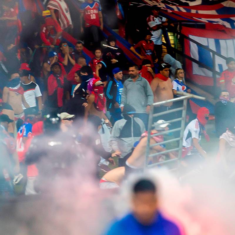 Estos fueron algunos de las hechos que se vivieron al final del compromiso entre DIM y Nacional, que dejó como campeón al verde paisa. FOTO: Camilo Suárez