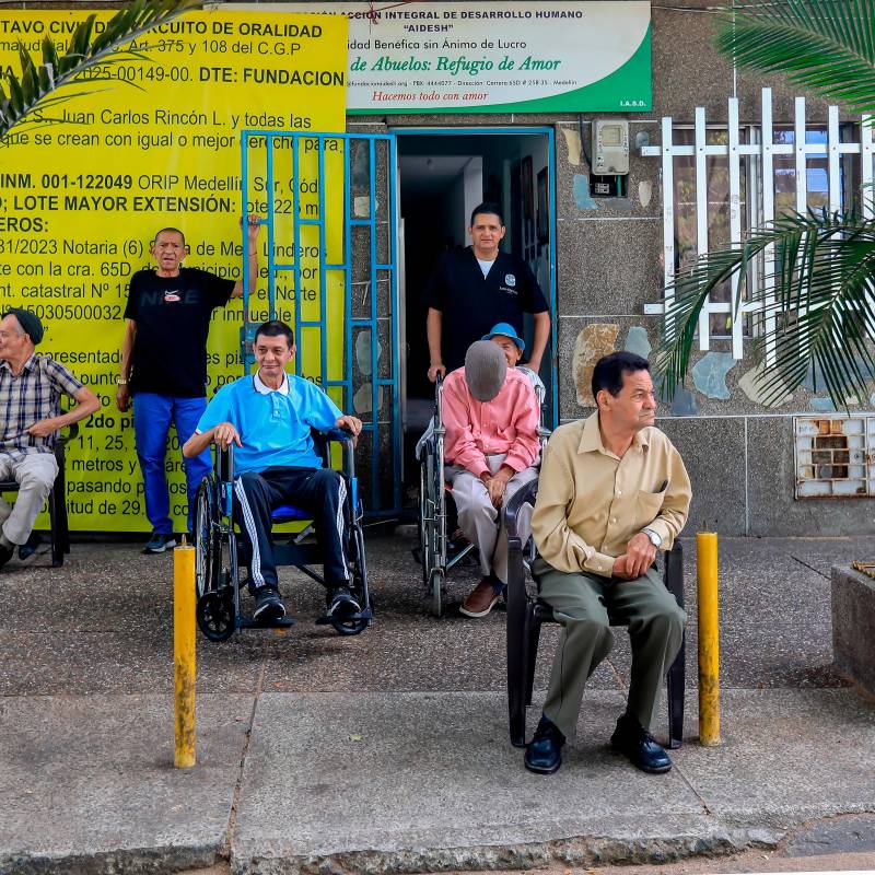 La sede de la Fundación Aidesh, en el Barrio Antioquia, tiene su sede en una casa que les donaron sin documentación y esta situación está a punto de dejarlos sin un techo. FOTO: Esneyder Gutiérrez