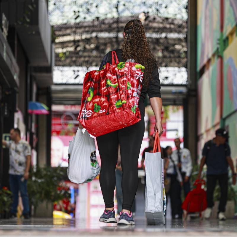Los supermercados continuaron siendo el principal motor del comercio organizado en Colombia. Esta categoría registró ingresos por $86,9 billones, equivalentes al 74,1% del total del Top 20, y explicó el 70,8% del crecimiento absoluto del ranking. Foto: Manuel Saldarriaga 