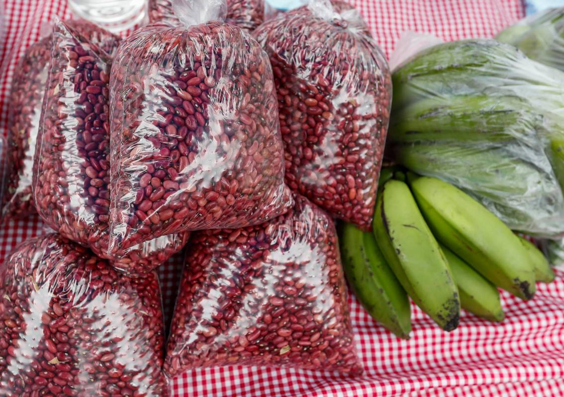 El precio de los productos que se comercializan es variable pero económico para el bolsillo de el consumidor. Foto Manuel Saldarriaga Quintero.