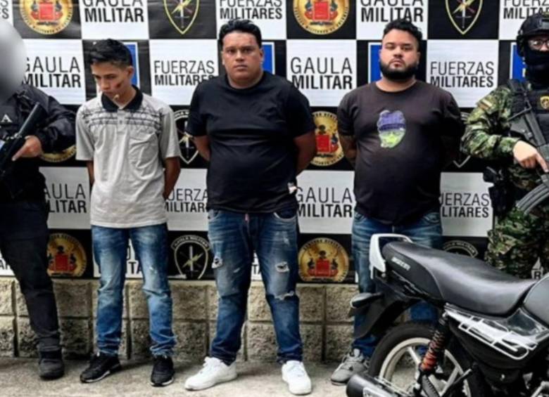 Los tres hombres fueron detenidos en un establecimiento de San Javier a donde fueron citados. FOTO: Cortesía Fiscalía