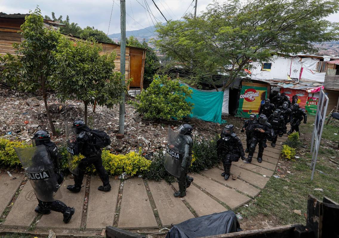 La Alcaldía acató la decisión judicial y detuvo el procedimiento, que emprendió porque las viviendas están en zona de alto riesgo. Foto: Manuel Saldarriaga Quintero
