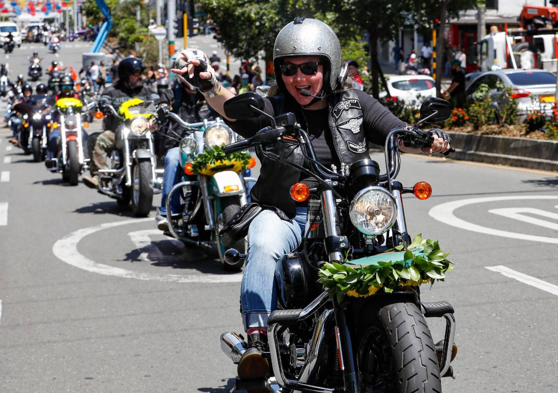 Buena interacción se presentó entre motociclistas y espectadores. Foto Manuel Saldarriaga Quintero.