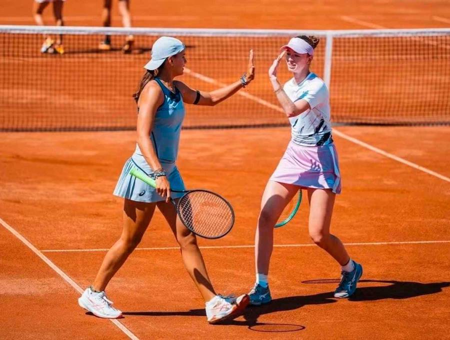 La antioqueña Emiliana Arango junto a la suiza Simona Waltert disputarán la final de dobles en Suecia. FOTO CORTESÍA Swedish Open Instagram