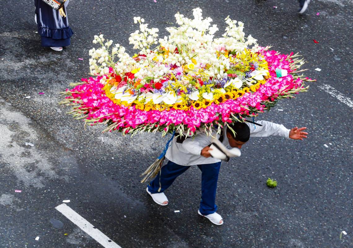 Con el desfile se clausuró la edición 2022 de la Feria de las Flores. Foto: CAMILO SUÁREZ ECHEVERRY. Foto: MANUEL SALDARRIAGA QUINTERO.