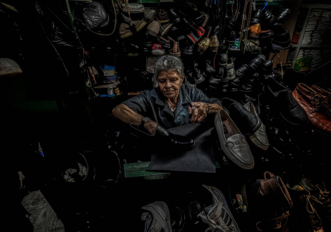 La pandemia afectó el bolsillo de las personas que están buscando opciones más baratas inclinándose por la ropa de segunda mano. Foto: Camilo Suárez