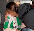 Chicho Arango y el afectuoso abrazo con su abuela tras anotar su primer gol con Nacional. FOTO IMAGEN TOMADA DE X