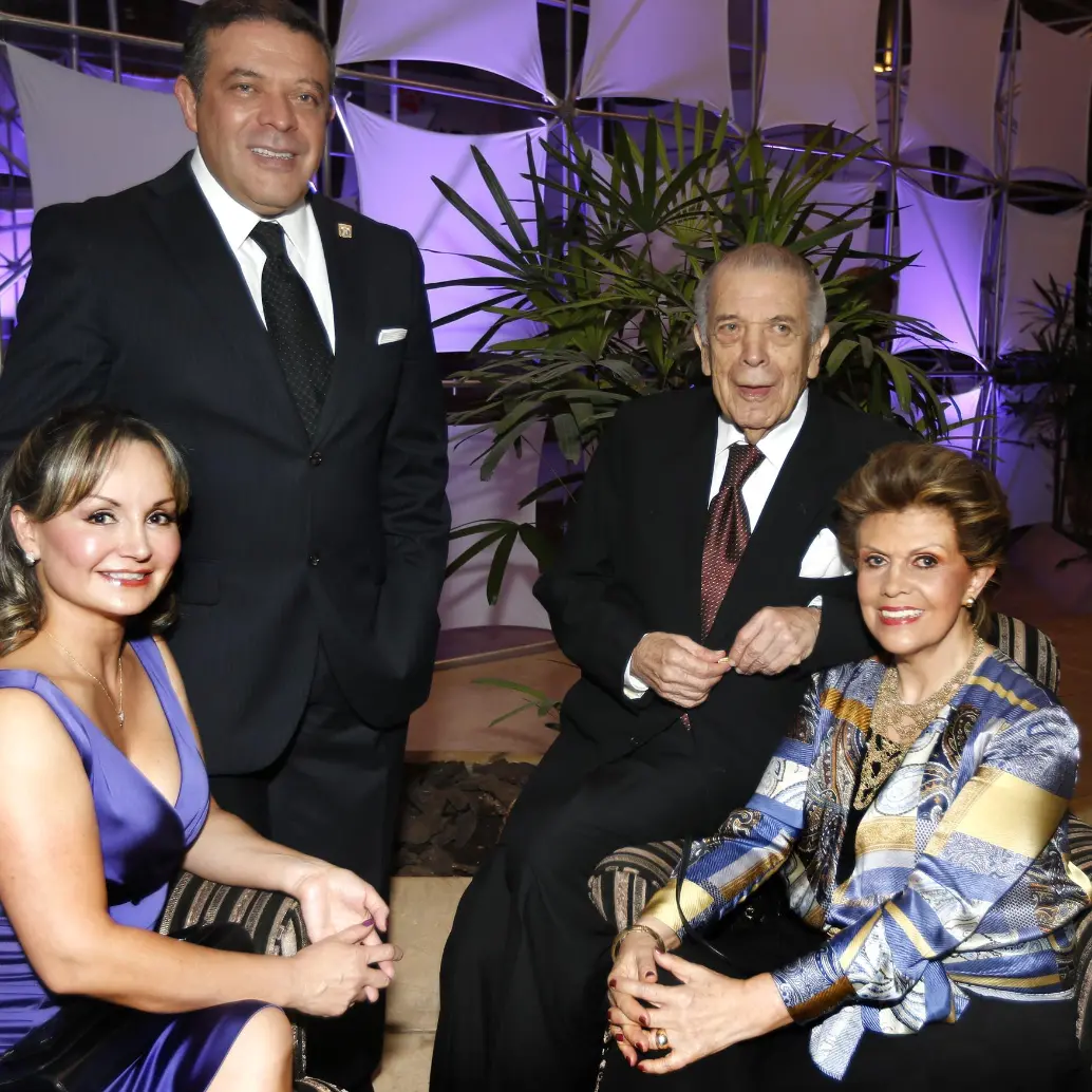 Imagen de la familia Guerra. En la esquina inferior derecha, la señora Lucía. Foto: Juan Antonio Sánchez Ocampo