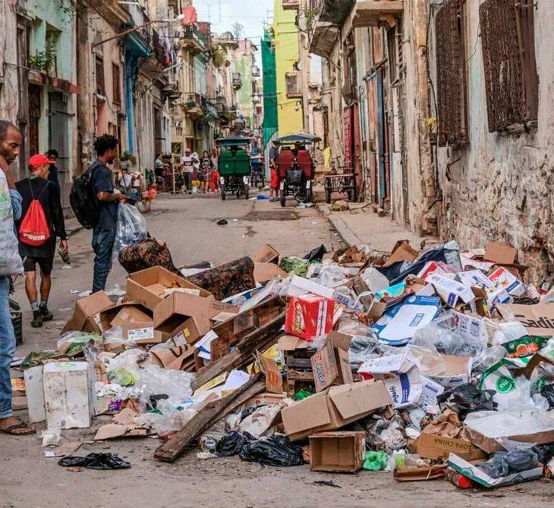 La escasez de recursos y combustible ha provocado la acumulación de basura en barrios de La Habana, reflejo del deterioro de los servicios públicos en Cuba. FOTO: X @JL_Spartan