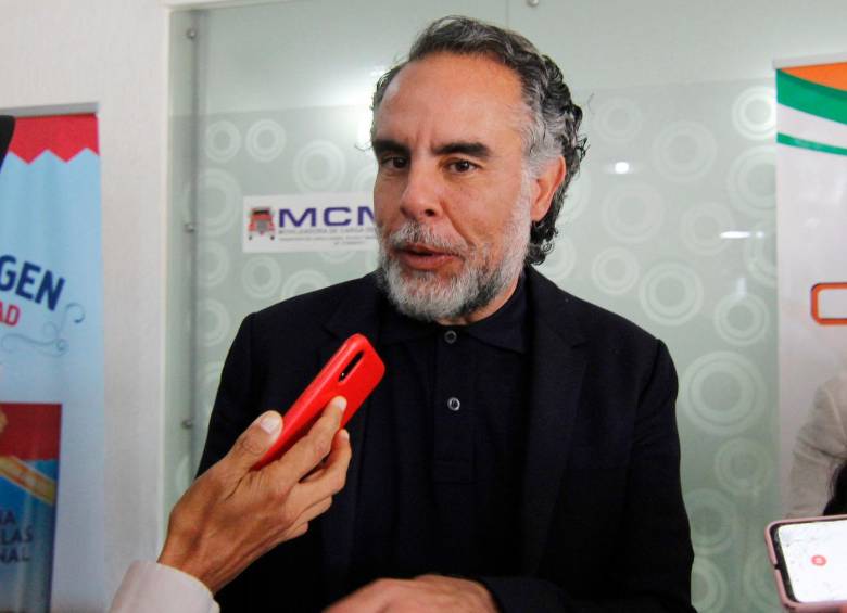 Armando Benedetti criticó que algunos ministros y ministras de Gustavo Petro estén publicando videos en los que parecen “boy scouts”. FOTO: EFE