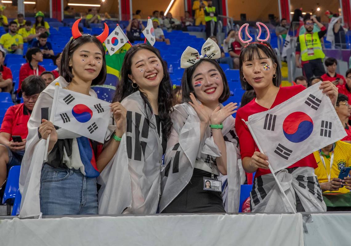 Hinchas de Corea del Sur mostraron alegría ante del compromiso. FOTO Juan Antonio Sánchez