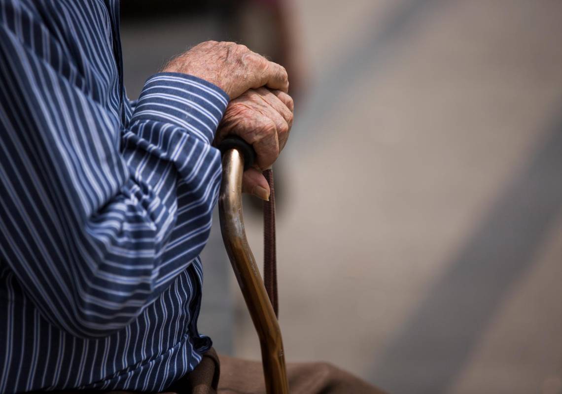 Varias son las quejas que rodean el programa de la Alcaldía para la atención de los adultos mayores, entre ellos la interrupción de los servicios Foto: Edwin Bustamante