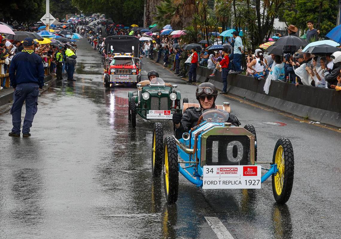 Los autos de principio del siglo XX son de los más llamativos. Foto: Manuel Saldarriaga