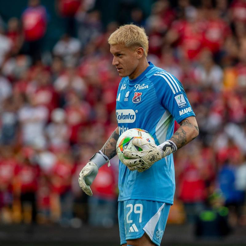 Washington Aguerre, de 32 años, fue quien atajó en el último duelo entre el DIM y Envigado (3-4). FOTO Juan Antonio Sánchez 
