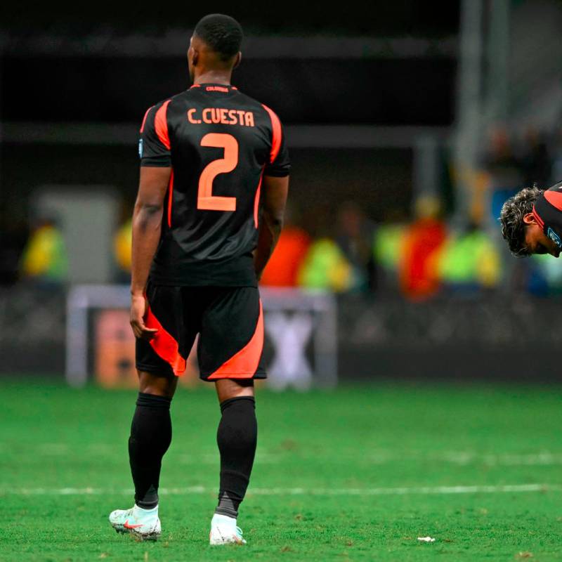 En la imagen aparecen Carlos Cuesta y Richard Ríos lamentándose por la derrota. FOTO GETTY