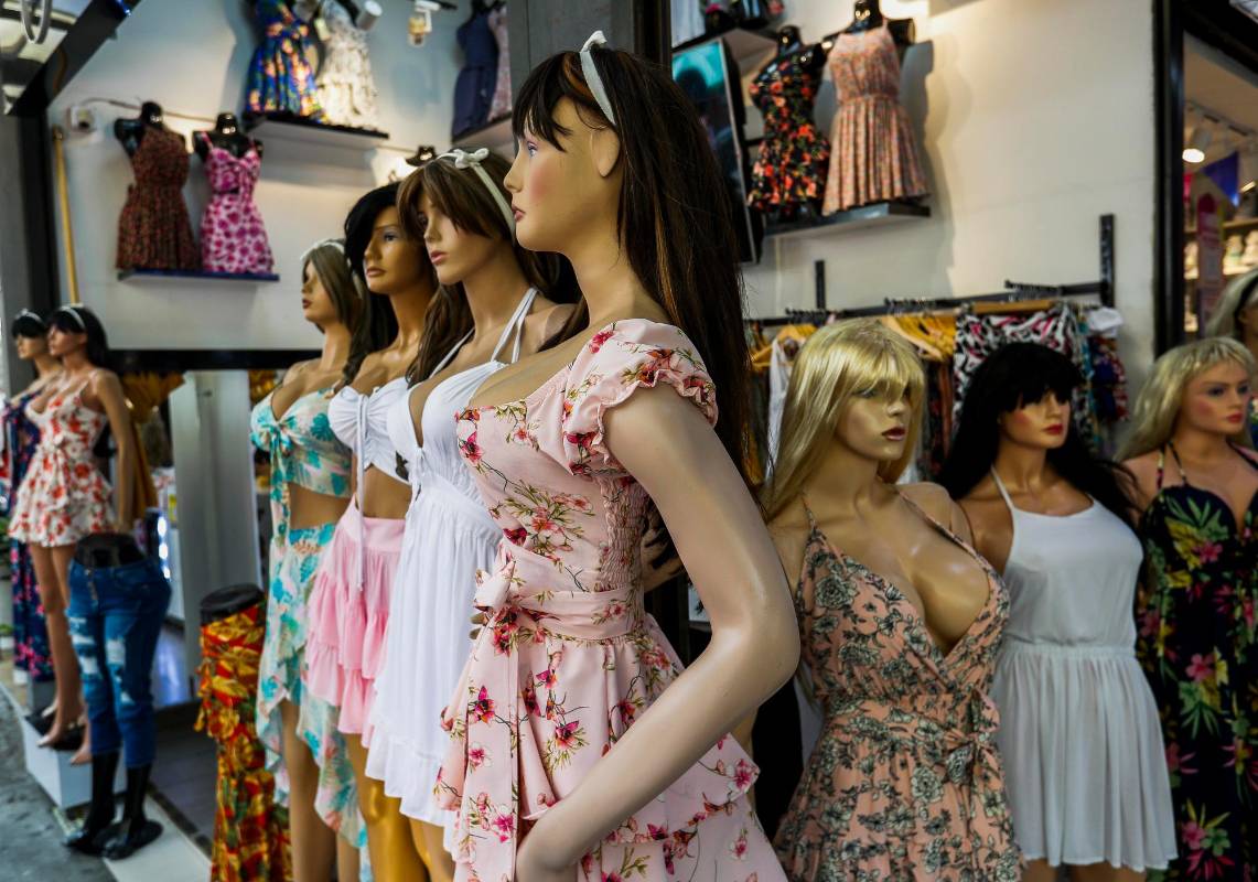 El resultado final de la elaboración de los maniquíes dan vida a las prendas de vestir para su venta. Foto: Manuel Saldarriaga Quintero.