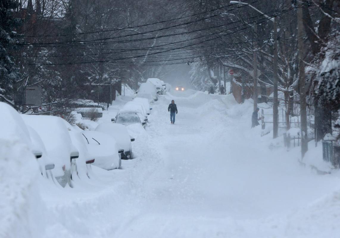 El transporte ha sido seriamente afectado con miles de vuelos cancelados y una parte de la interestatal I95, cerrada en Carolina del Norte. Foto: Getty