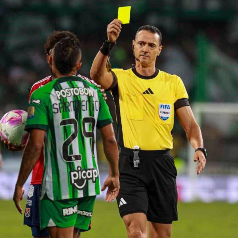 El árbitro antioqueño Wílmar Roldán está muy cerca de alcanzar una cifra récord en la liga colombiana. FOTO MANUEL SALDARRIAGA